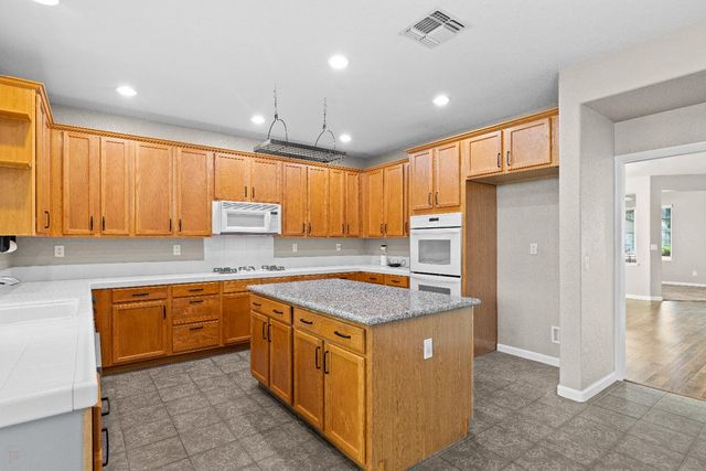 821 Hometown Way, Modesto, CA 95356