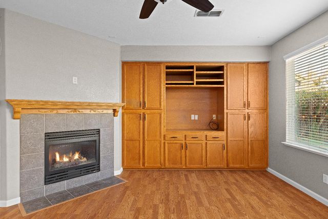 821 Hometown Way, Modesto, CA 95356