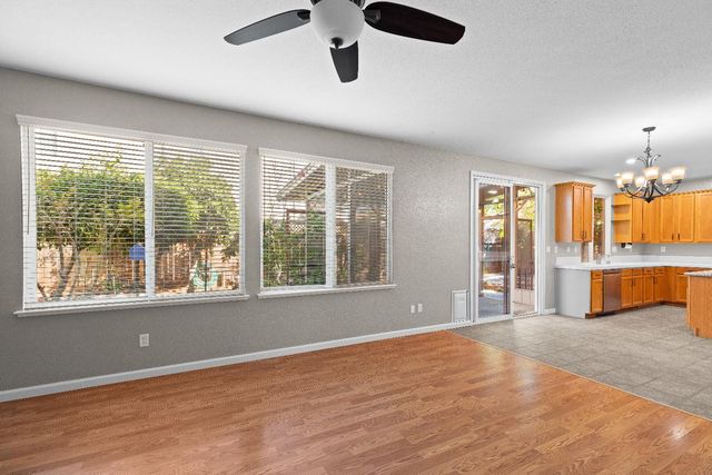 821 Hometown Way, Modesto, CA 95356