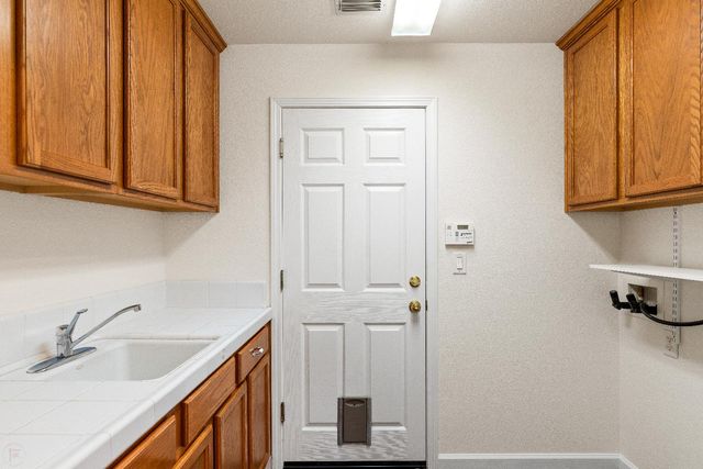 821 Hometown Way, Modesto, CA 95356