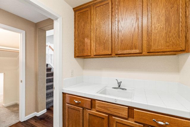 821 Hometown Way, Modesto, CA 95356