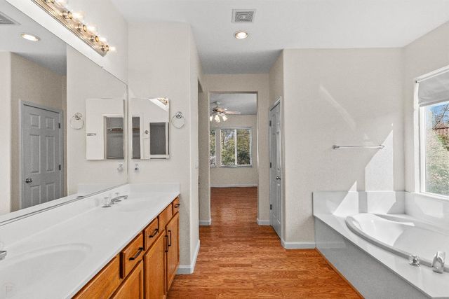 821 Hometown Way, Modesto, CA 95356