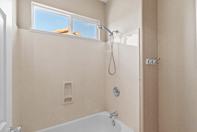 821 Hometown Way, Modesto, CA 95356