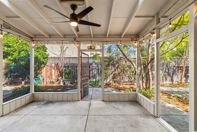 821 Hometown Way, Modesto, CA 95356