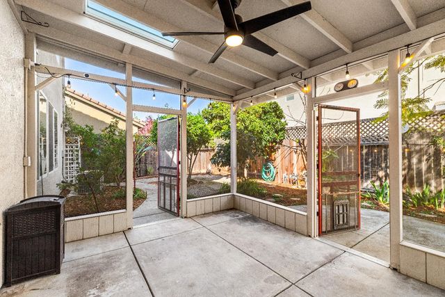 821 Hometown Way, Modesto, CA 95356