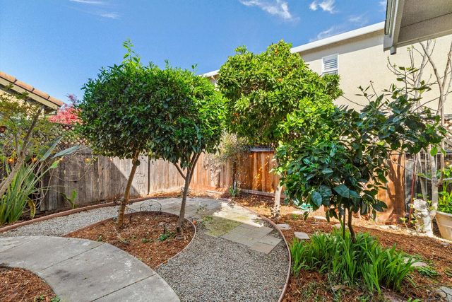 821 Hometown Way, Modesto, CA 95356