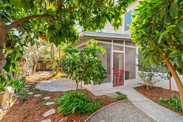 821 Hometown Way, Modesto, CA 95356