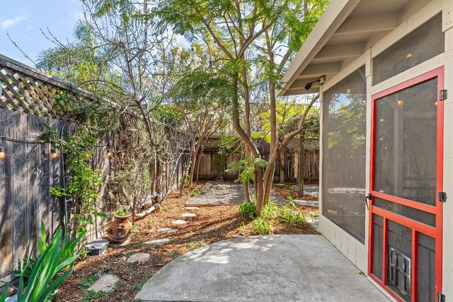 821 Hometown Way, Modesto, CA 95356