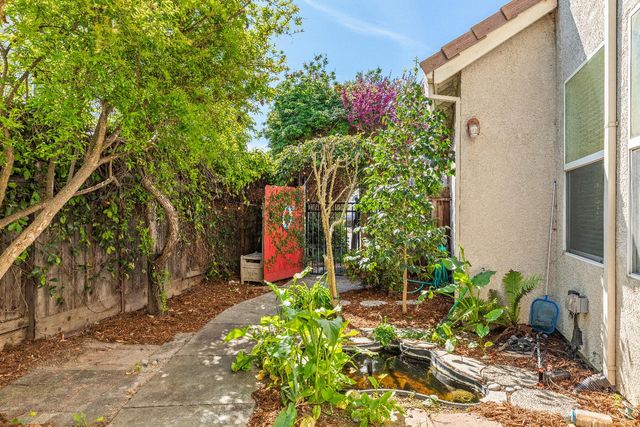 821 Hometown Way, Modesto, CA 95356