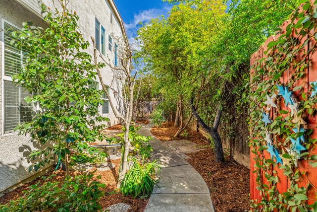 821 Hometown Way, Modesto, CA 95356