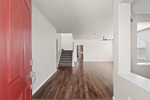 821 Hometown Way, Modesto, CA 95356