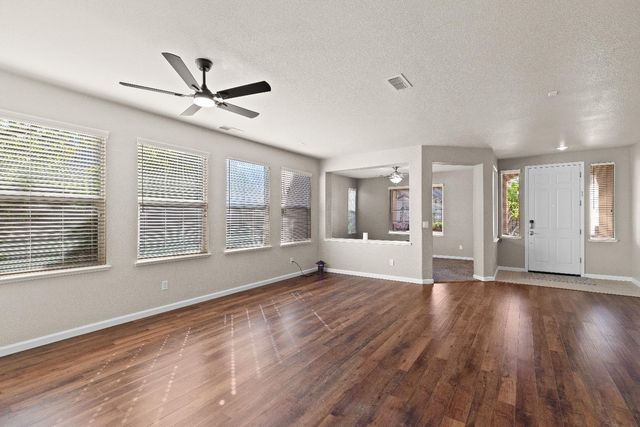 821 Hometown Way, Modesto, CA 95356