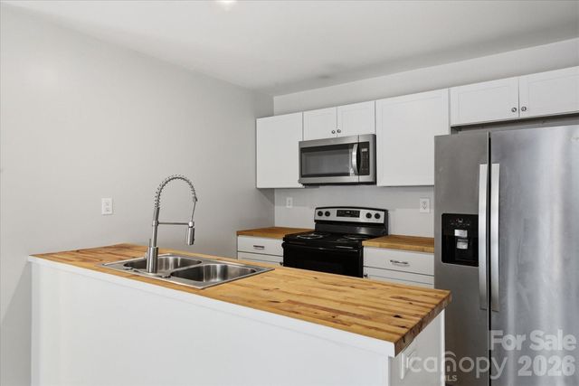 106 Central Avenue, Swannanoa, NC 28778