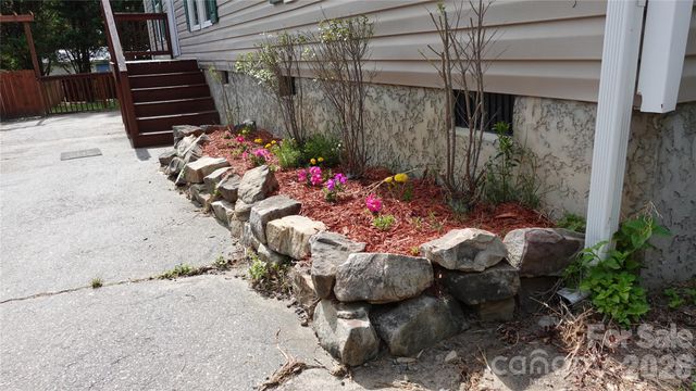 106 Central Avenue, Swannanoa, NC 28778
