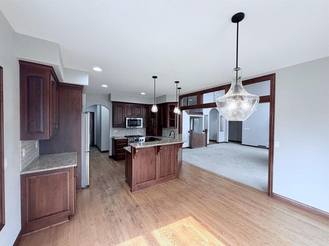 2821 E MILESTONE COURT, Appleton, WI 54913