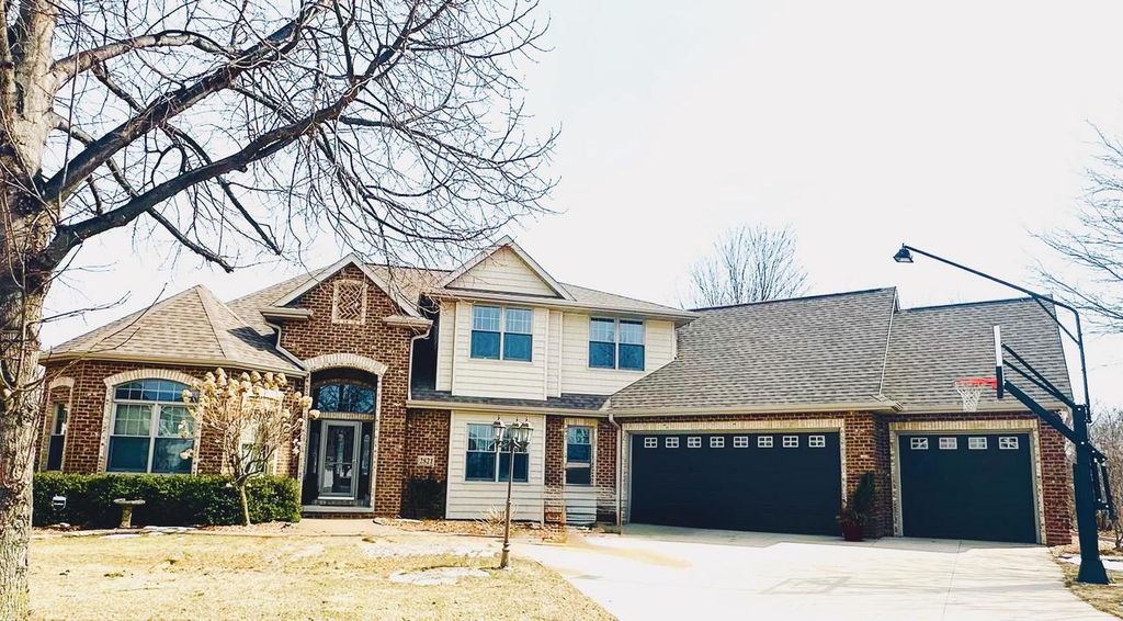 2821 E MILESTONE COURT, Appleton, WI 54913