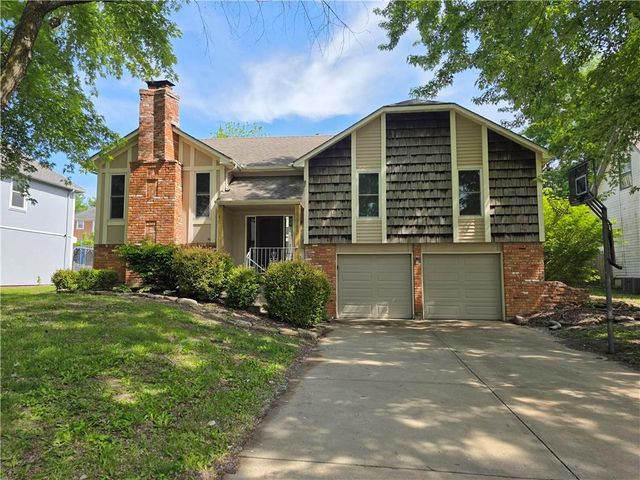 13945 S Summertree Lane, Olathe, KS 66062