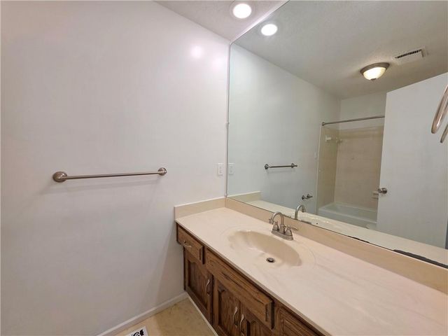 13945 S Summertree Lane, Olathe, KS 66062
