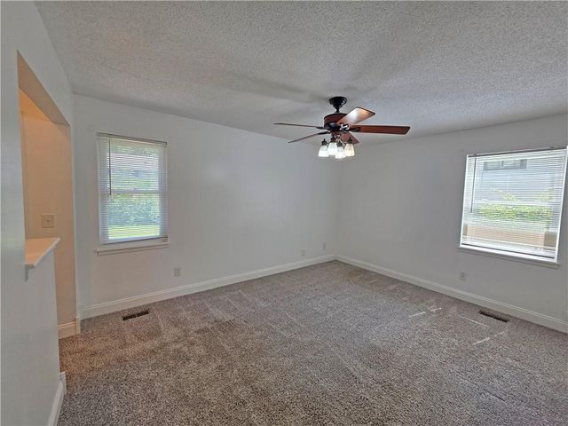 13945 S Summertree Lane, Olathe, KS 66062