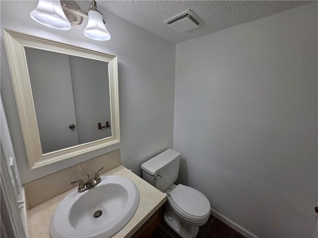 13945 S Summertree Lane, Olathe, KS 66062