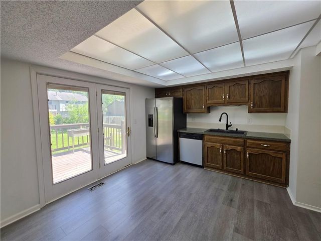 13945 S Summertree Lane, Olathe, KS 66062