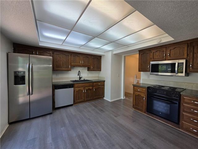 13945 S Summertree Lane, Olathe, KS 66062