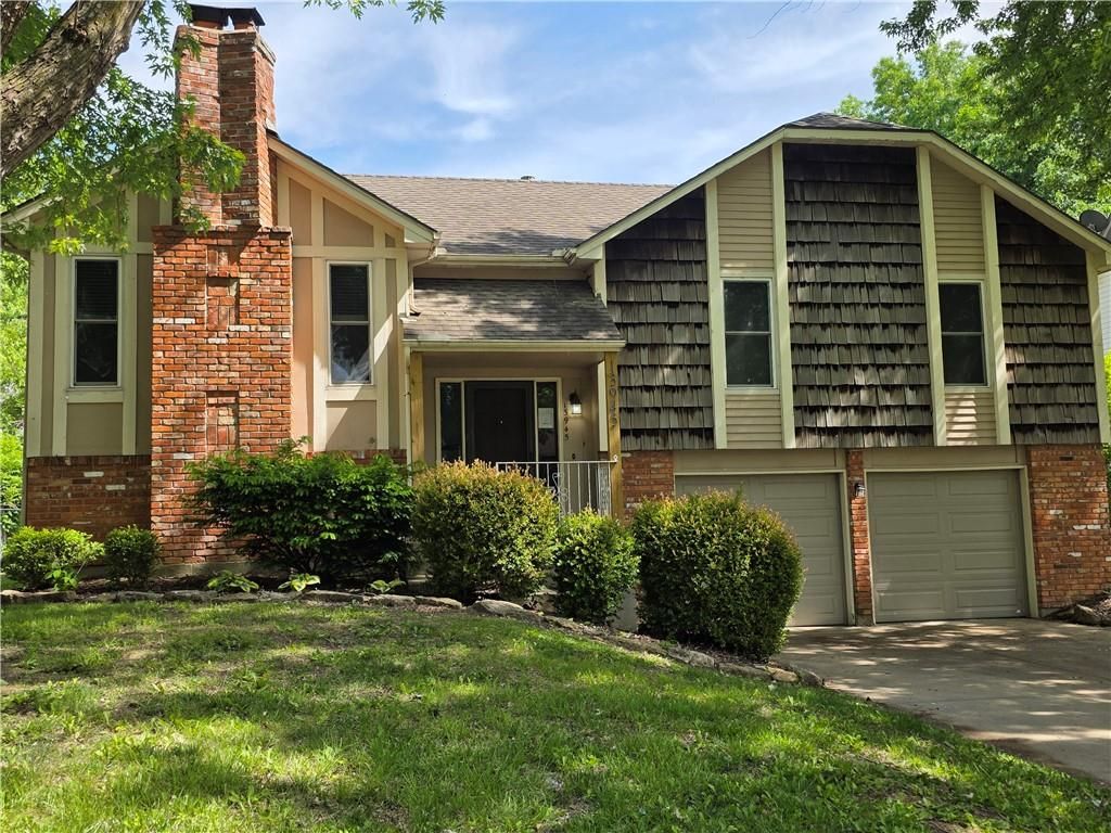 13945 S Summertree Lane, Olathe, KS 66062