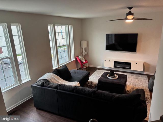 9816 CEDARMASS CIR, Fredericksburg, VA 22408