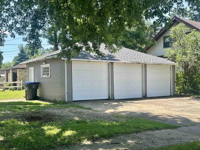 903 SMITH STREET, New London, WI 54961