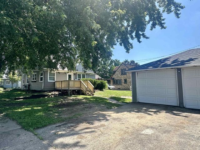 903 SMITH STREET, New London, WI 54961