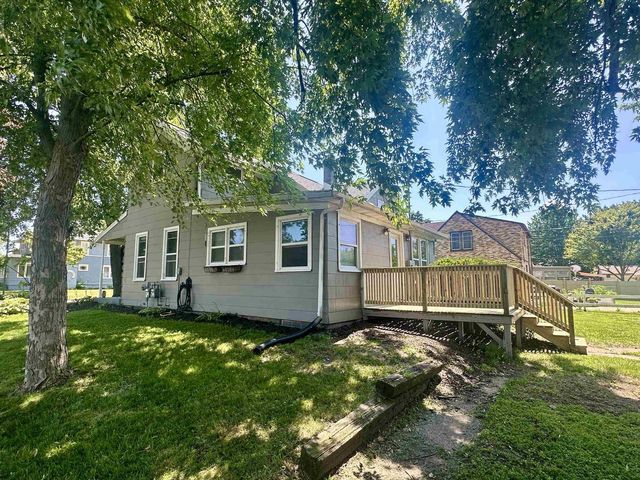 903 SMITH STREET, New London, WI 54961