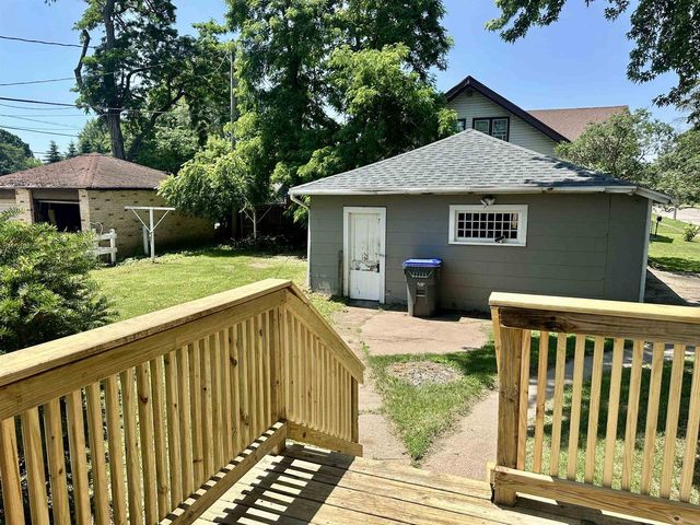 903 SMITH STREET, New London, WI 54961