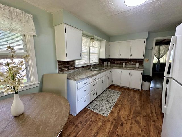 903 SMITH STREET, New London, WI 54961