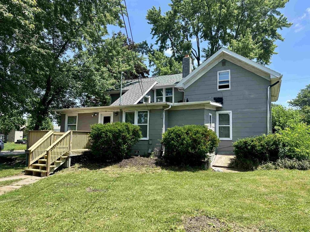 903 SMITH STREET, New London, WI 54961