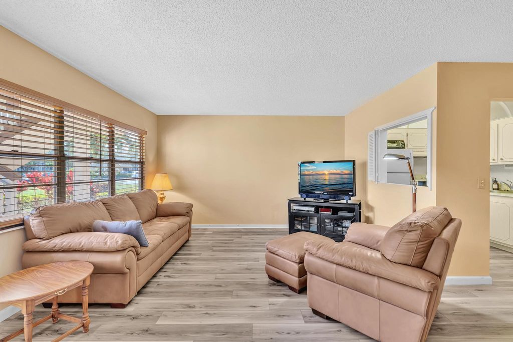 Image 4 of property listing at 339 Mansfield I 339, Boca Raton, FL 33434