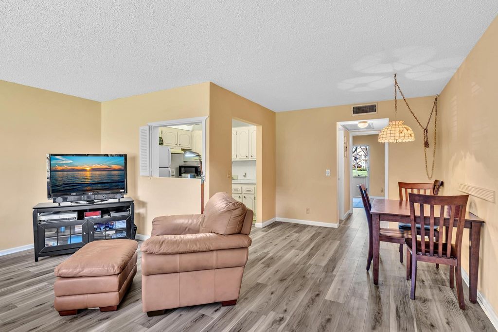 Image 5 of property listing at 339 Mansfield I 339, Boca Raton, FL 33434