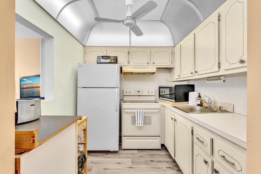 Image 7 of property listing at 339 Mansfield I 339, Boca Raton, FL 33434