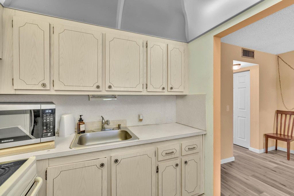 Image 8 of property listing at 339 Mansfield I 339, Boca Raton, FL 33434