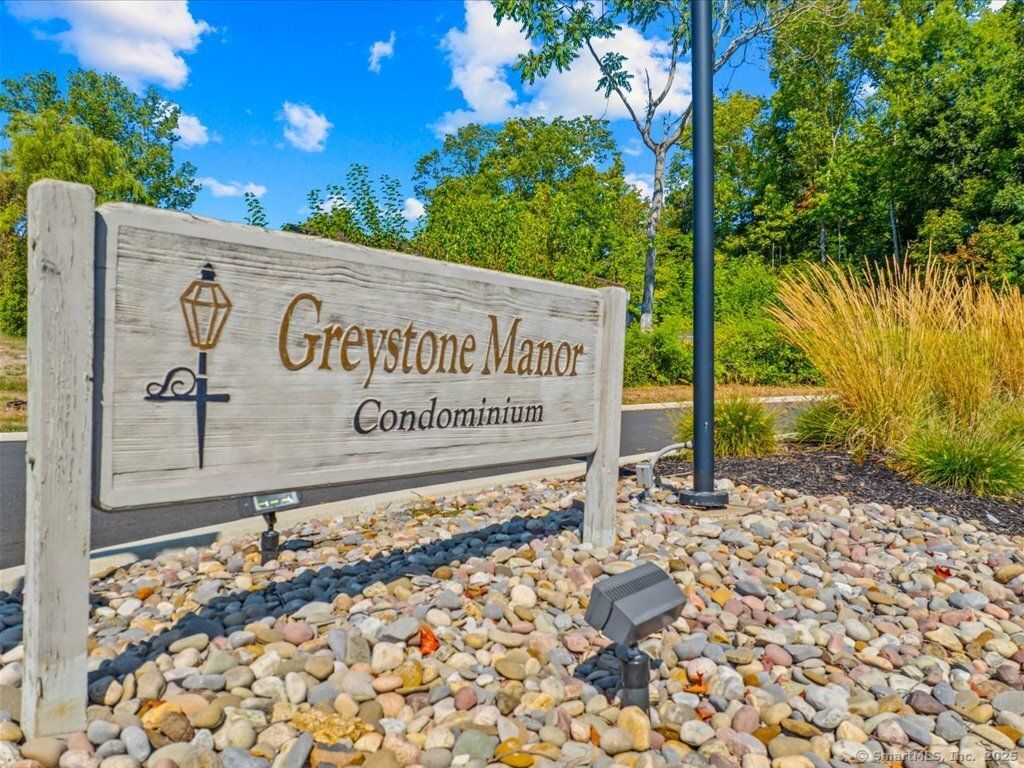 21 Manorwood Drive 21, Branford, CT 06405
