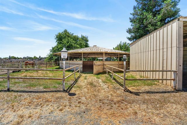 24390 N Jack Tone Rd, Acampo, CA 95220