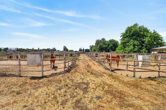 24390 N Jack Tone Rd, Acampo, CA 95220