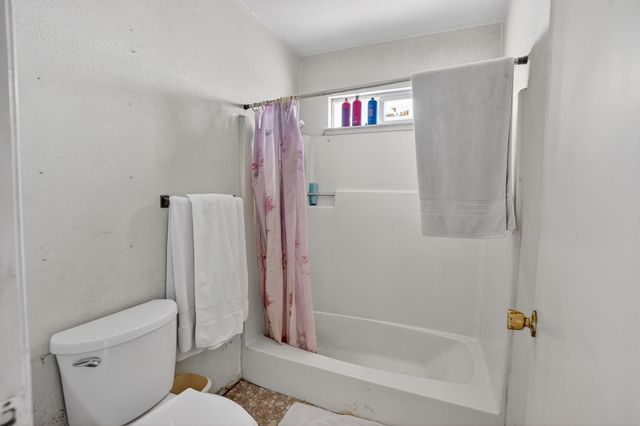 24390 N Jack Tone Rd, Acampo, CA 95220