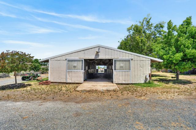 24390 N Jack Tone Rd, Acampo, CA 95220