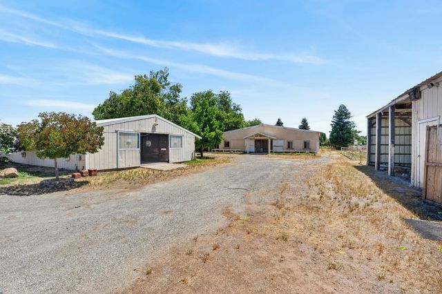 24390 N Jack Tone Rd, Acampo, CA 95220