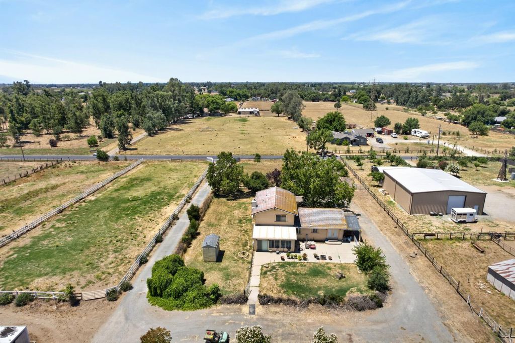 24390 N Jack Tone Rd, Acampo, CA 95220