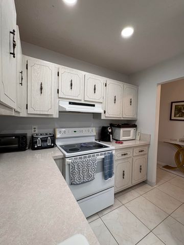 1421 NW 19th Terrace 202, Delray Beach, FL 33445