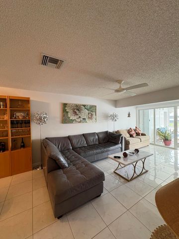 1421 NW 19th Terrace 202, Delray Beach, FL 33445