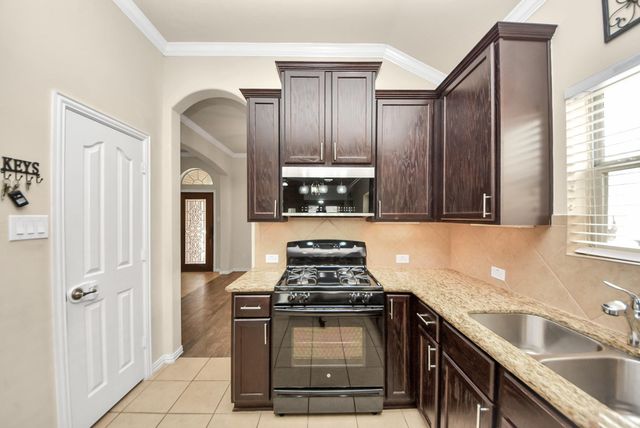 6611 Hawkins Hill Lane, Dickinson, TX 77539
