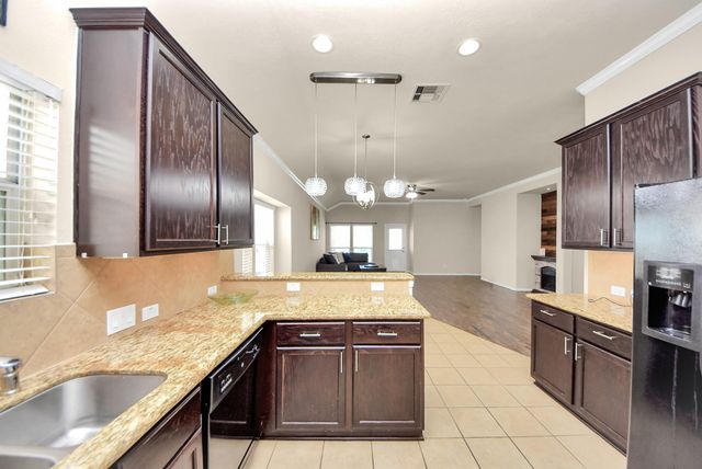 6611 Hawkins Hill Lane, Dickinson, TX 77539