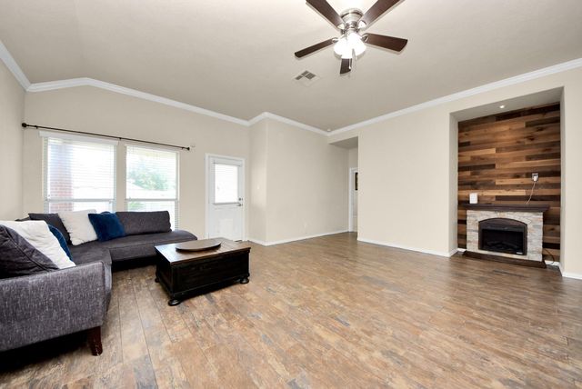 6611 Hawkins Hill Lane, Dickinson, TX 77539